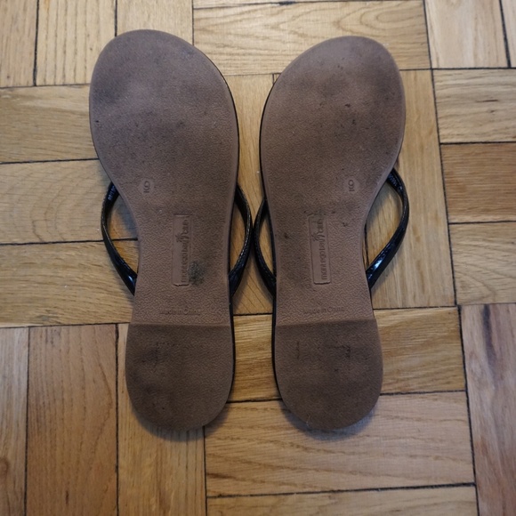 (Montego Bay Club) Tan sandle w/ black trim - Picture 2 of 2